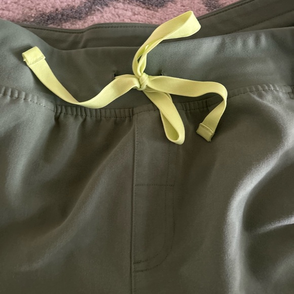 Figs Fern Green scrub pants size L petite - Picture 4 of 7